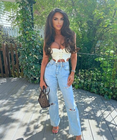 misskayleighrosedematos star beautiful photo