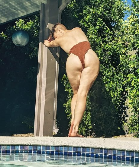 Hannah Hart pornstar hd picture