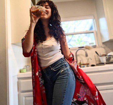 Hannah Hart star nice pic