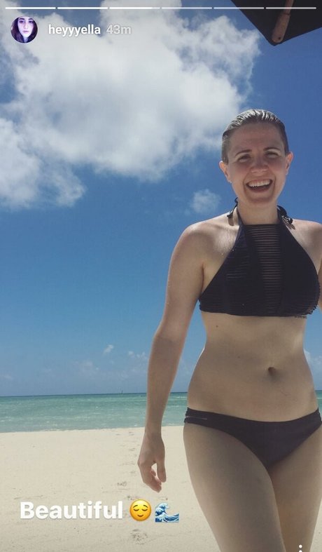 Hannah Hart star pornographic gallery