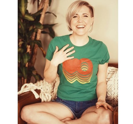 Hannah Hart sexy pornstar pic