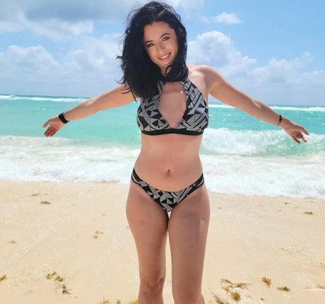 LunaLux ASMR nude pornstar photos