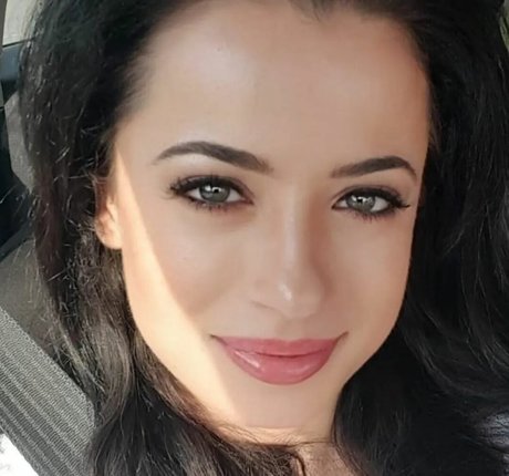 LunaLux ASMR art actress image