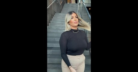 _naz t nude actress pic