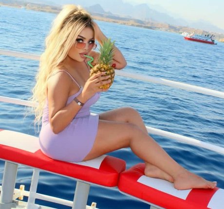 Deli Sana pretty pornstar pictures