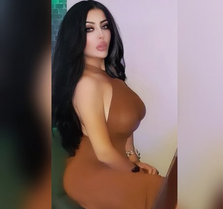 Wiem Yahia star naked photo