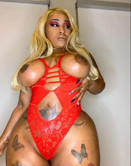 MsNikiarenee model sex gallery