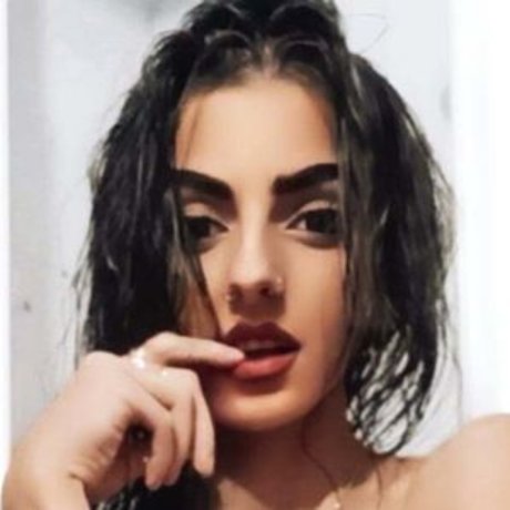 Alguien Tiene xxx pornstar image