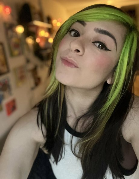 Yellowspoongirl star hot pic