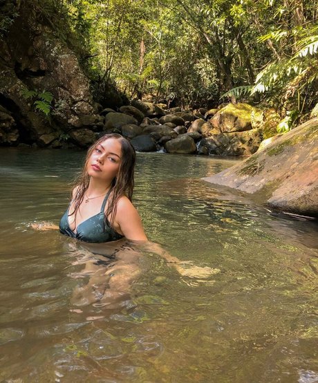 trivitv free model img