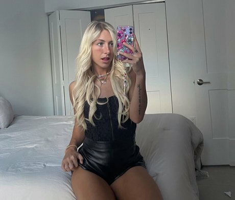 Kay Carlson model free img