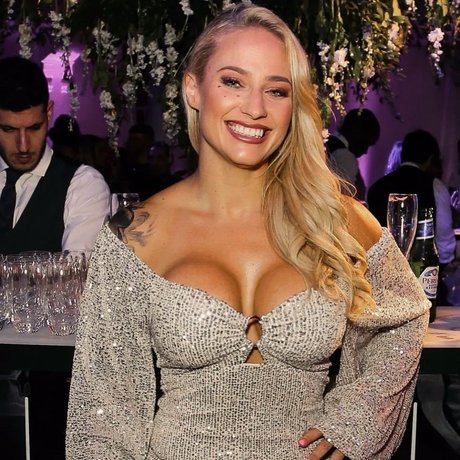 Ebanie Bridges model art pics