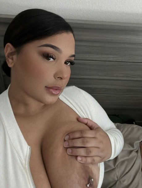 Laixxx_ erotic actress image