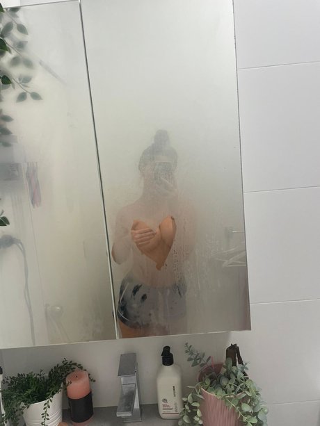 Alliyah sexy actress photo