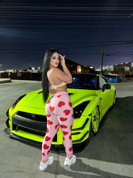 Nadia Khar star top archive