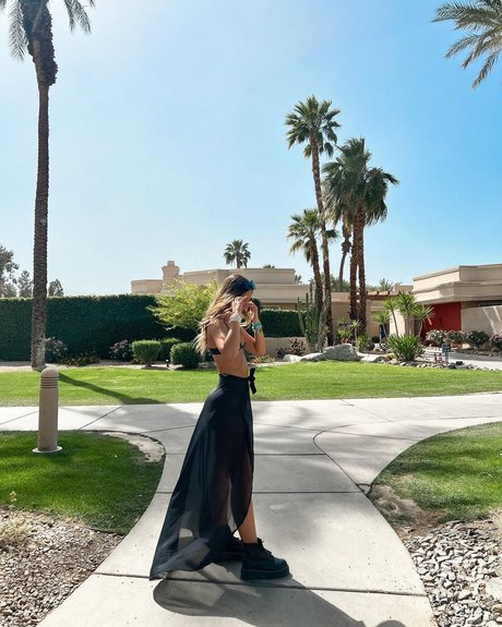 asian shemale onlyfans top picture