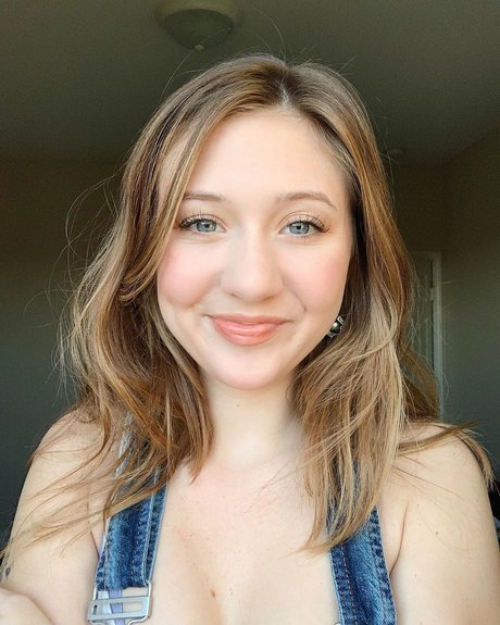 Jordan Burton perfect model pic