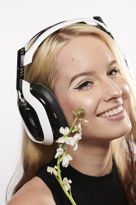 Sonja Reid_ art actress galleries