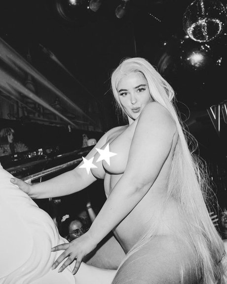 Stefania Ferrario model top pics