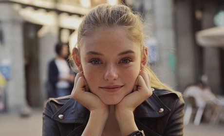 Willow Hand nude star gallery