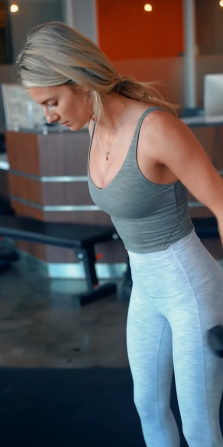 Lindsay Brewer Best Profile Photo