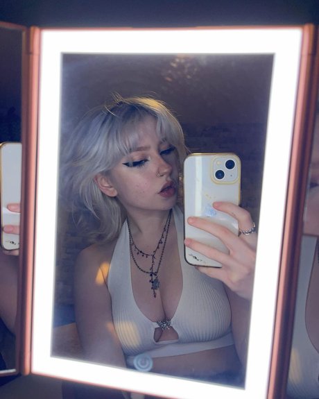 M Ae 3 nude star archive