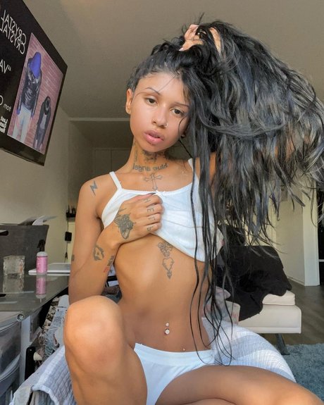 busty mom onlyfans beautiful photos