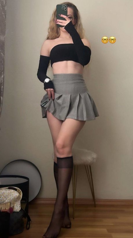 Oznur Guven_ hot star photo