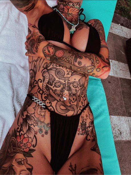 ebony midget onlyfans nude photo