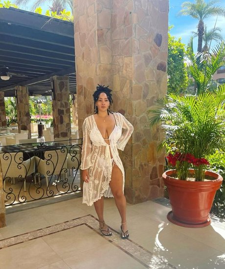 God Beth exclusive model gallery