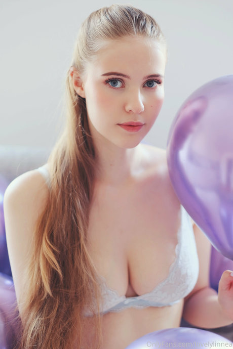 Lovely Linnea model top photo