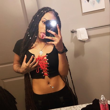 Lola and Moni exclusive star galleries