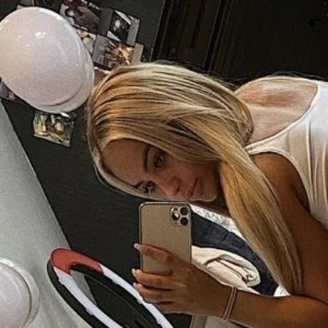 Courtney Hodgson top star archive