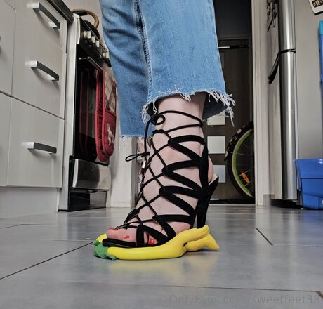 Sweetfeet38 naked pornstar img