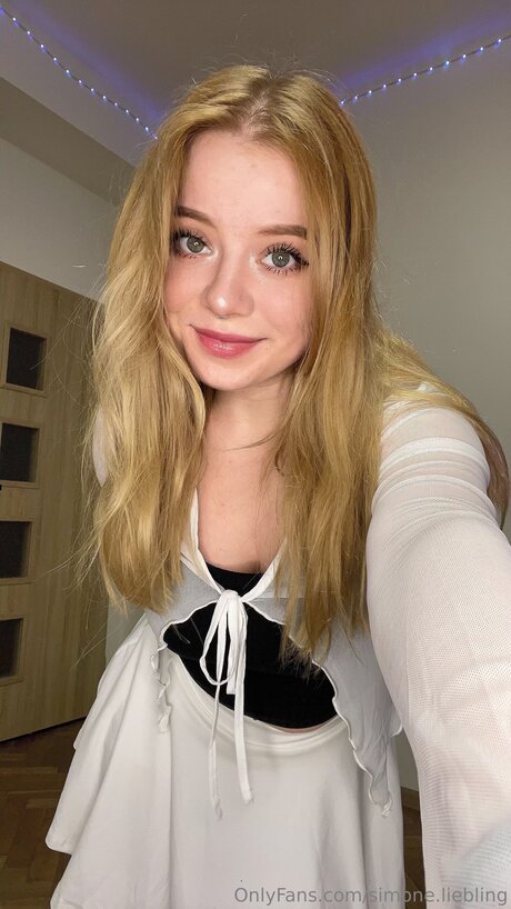 Simunka Show pornstar nudes pics