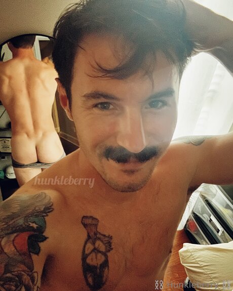 Im Your Hunkleberry erotic model picture