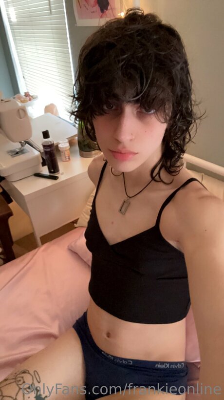 Frankieonline free star pics