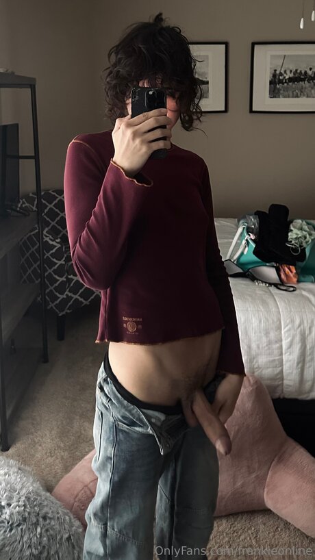 Frankieonline star nude picture