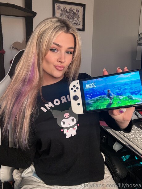 Lilymoontv model sexy images