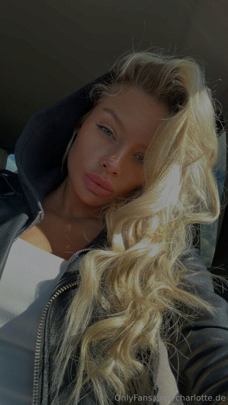 Charlotte De model pornographic img