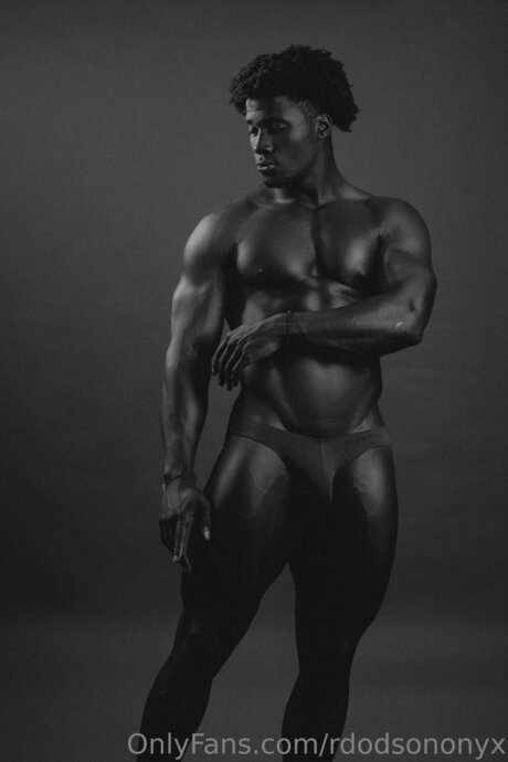 Rdodsononyx porn model pic
