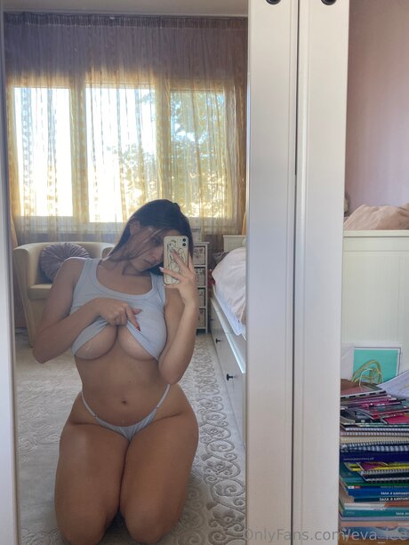 Eva Lee pornstar nude images