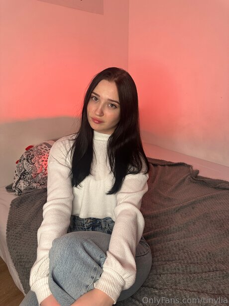 Tinylia star sexy photos