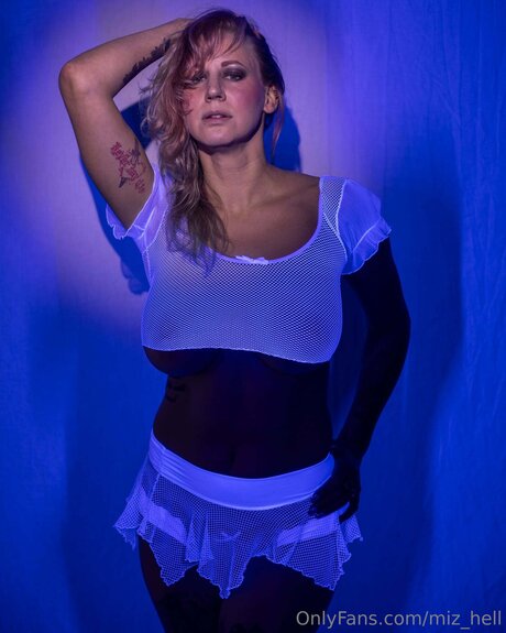 Miz Hell naked pornstar img