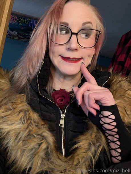 Miz Hell pornstar sex pics
