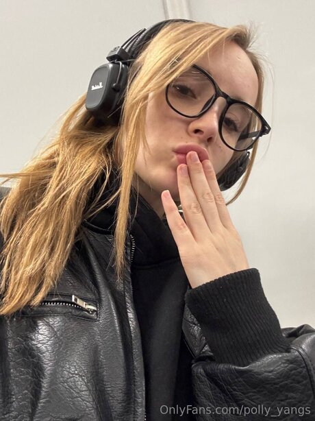 Polly Yangs model free photos