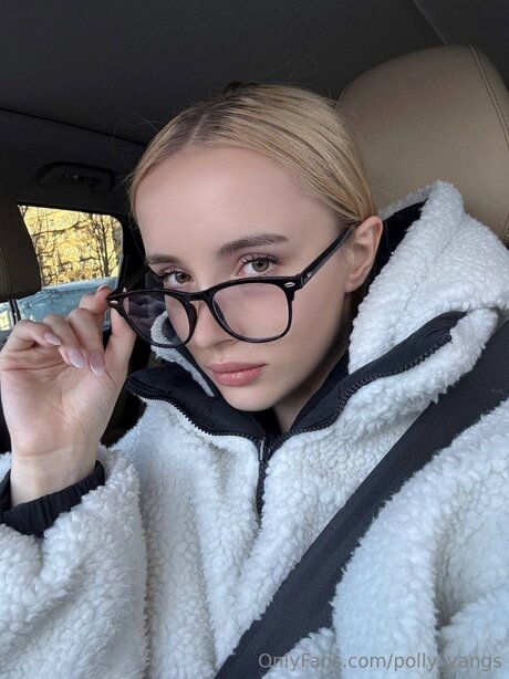 Polly Yangs free actress photos