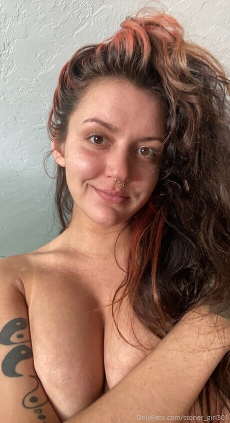 Stoner Girl301 pornstar sexy picture