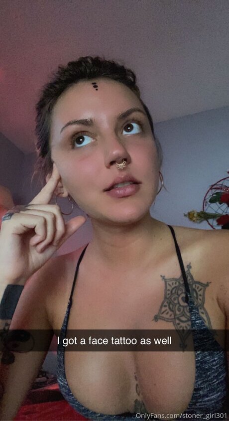 Stoner Girl301 star sexy gallery