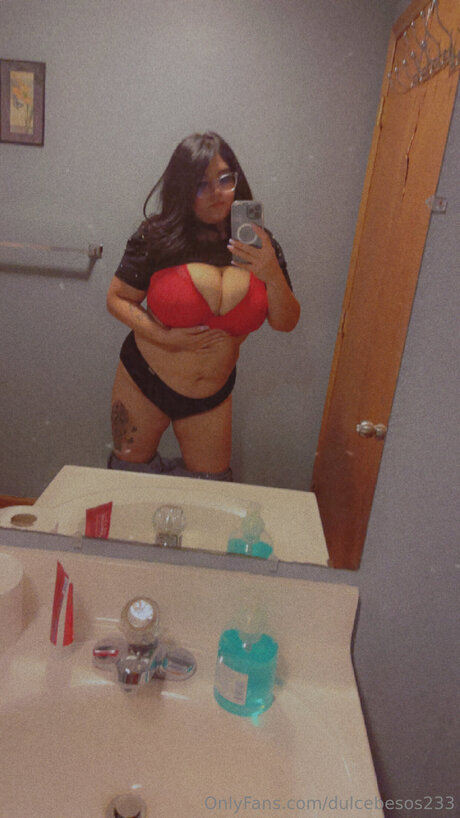 Dulcebesos233 star nude photo
